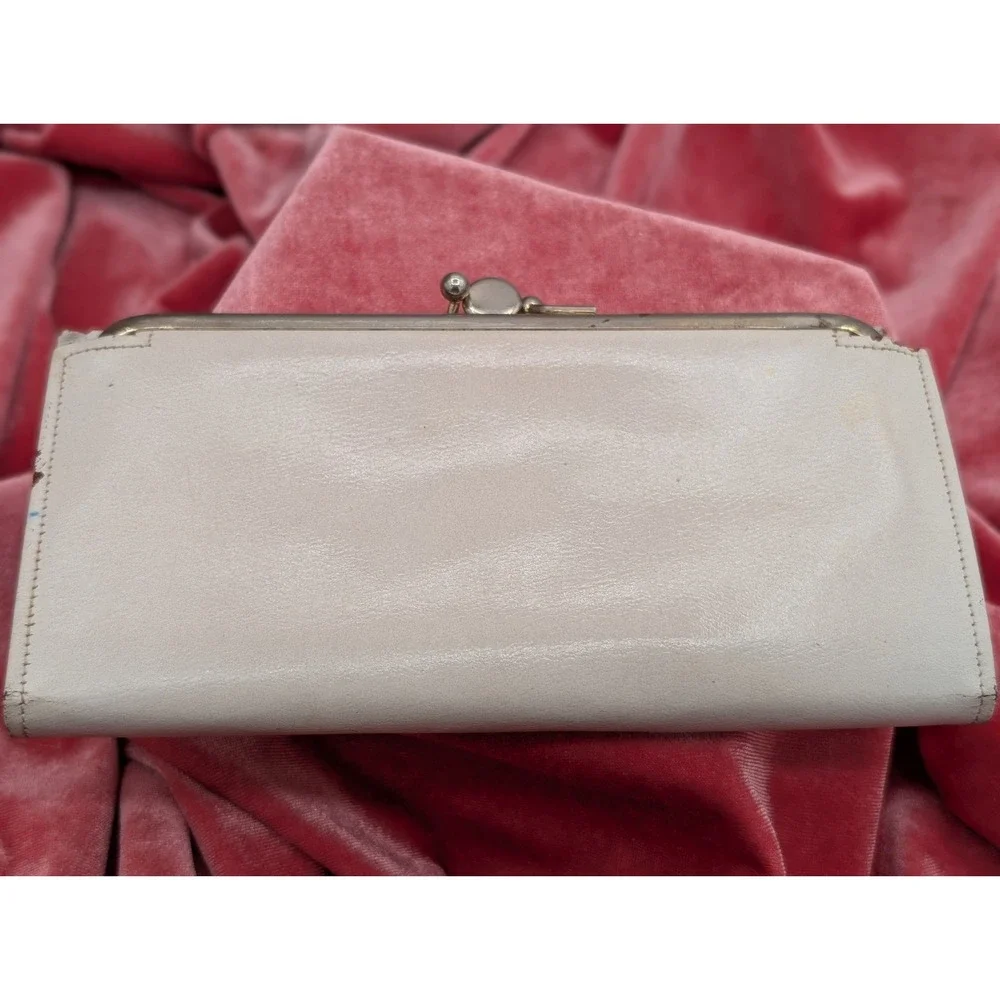 Princess Gardner Off White Cowhide Leather Wallet Red Rose Embroidered Clutch